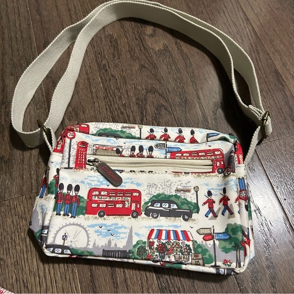 Cath Kidston London Print Crossbody Bag - Red and Cream - Picture 4 of 6